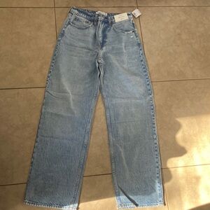 NWT-ABERCROMBIE & FINCH High Rise The Loose 26W 2R